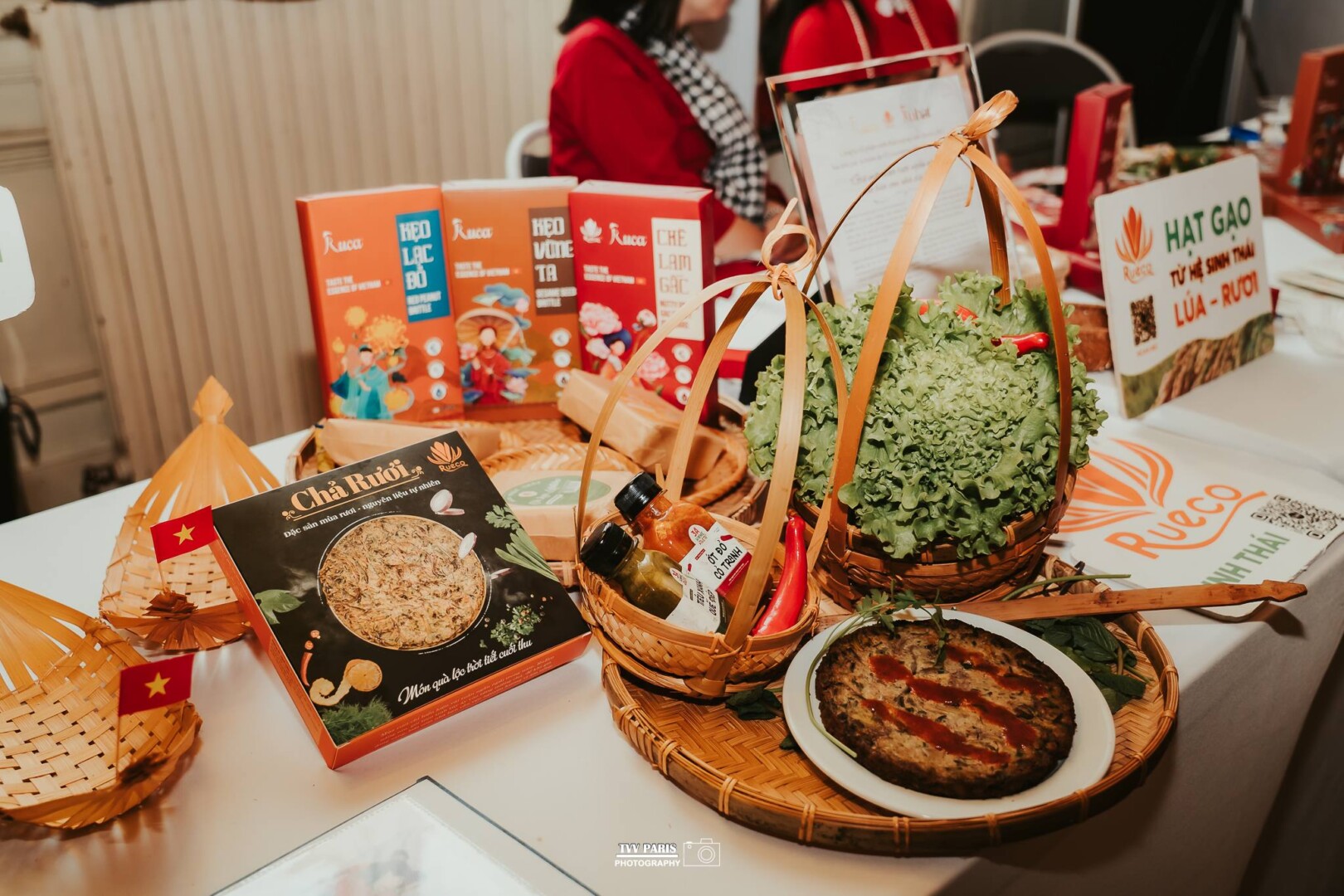 Chả Rươi Rueco tại Tết APCV  " Chuyến du hành vị giác"  Paris, 